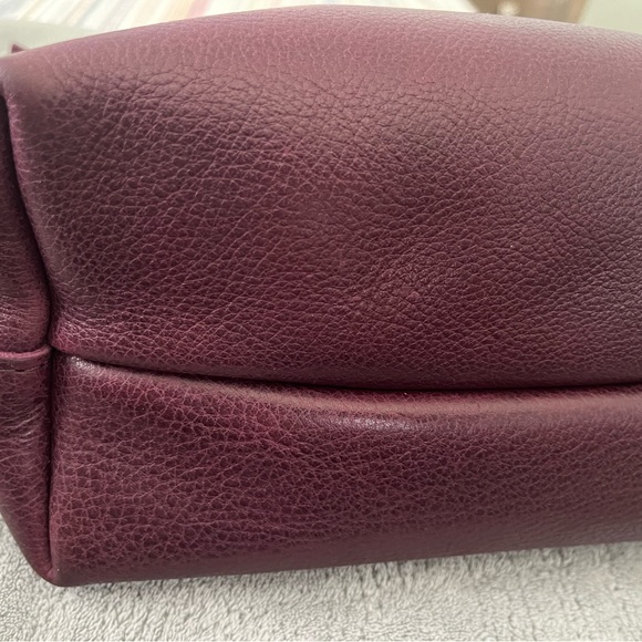 📌SOLD📌Portland Leather Goods Medium Crossbody Zip in Plum - Picture 4 of 6